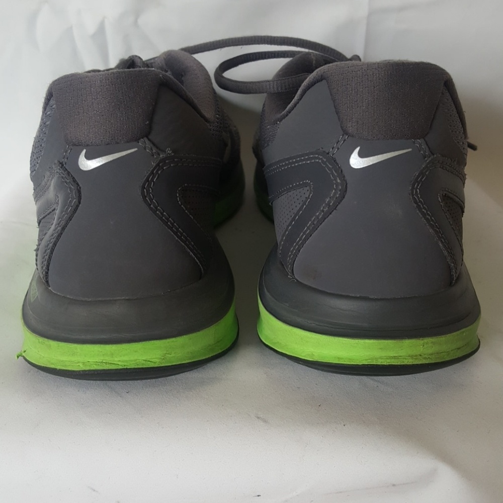 Nike athletic shoes - Picture 4 of 8